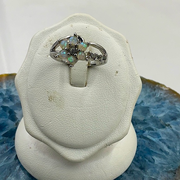 Beautiful Little Sterling Silver Ring With Six Round Opal Stones & Center CZ - Picture 3 of 8